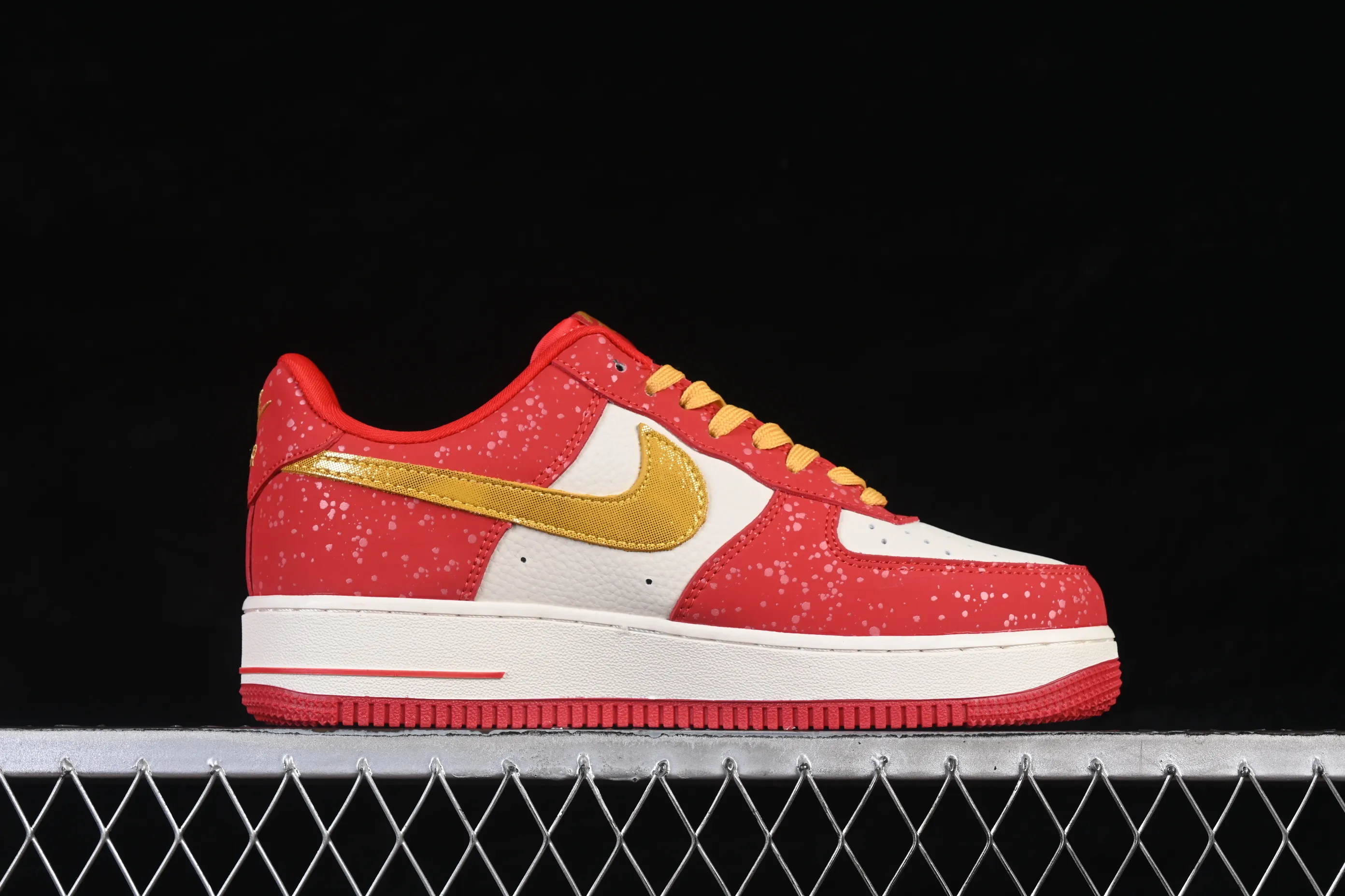 All Categories Nk Air Force 1 Air Force Series Nk Air Force 1 Low Air Force Low Nike Air Force 1'07 Low Limited Edition for the Year of the Horse White, Red and Gold Splashed Ink Air Force 1 Low-top Casual Sneakers DF0188-131